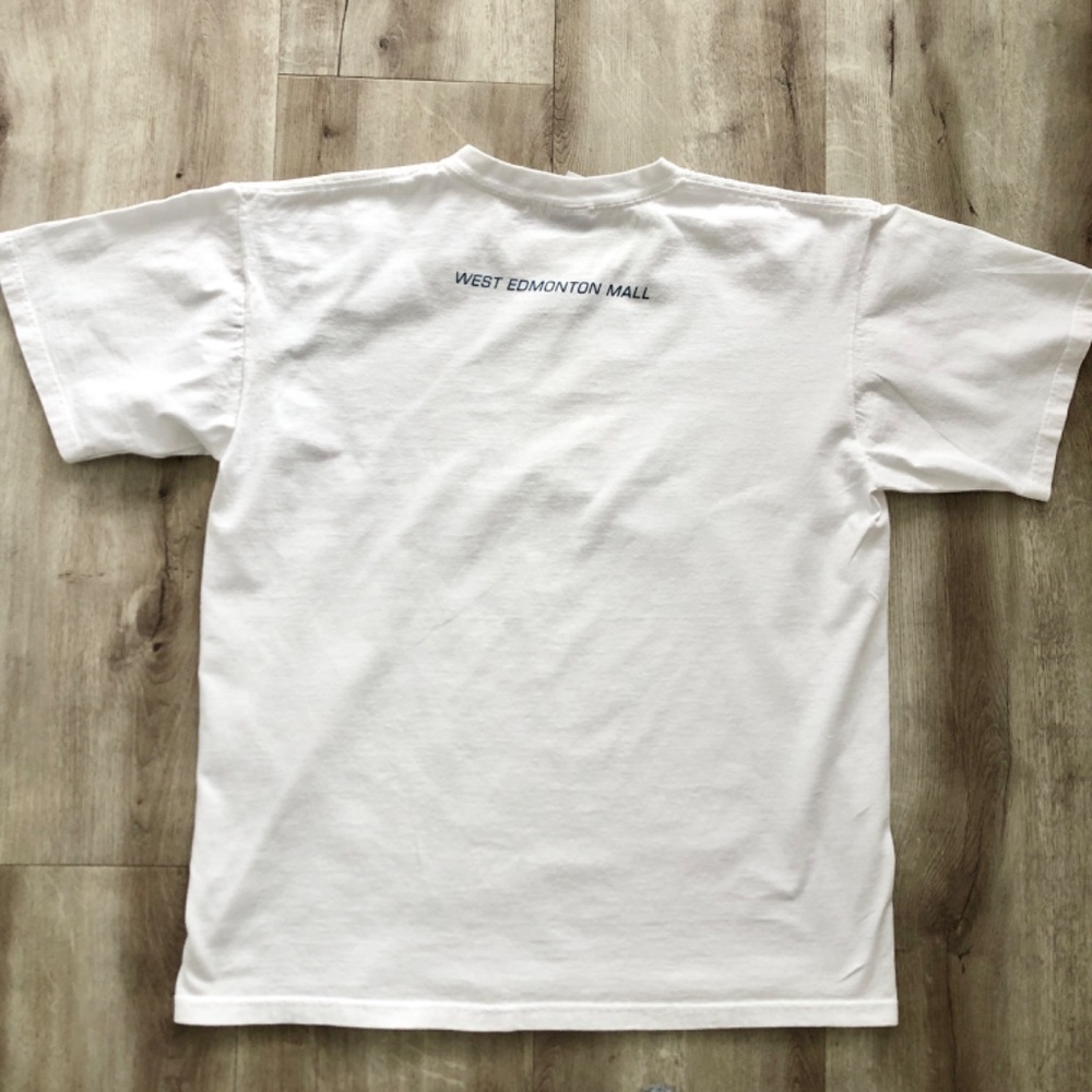 Hooters, Vintage T shirt, West Edmonton Mall, Mens Size‎ Large, Good Condition - Picture 4 of 8